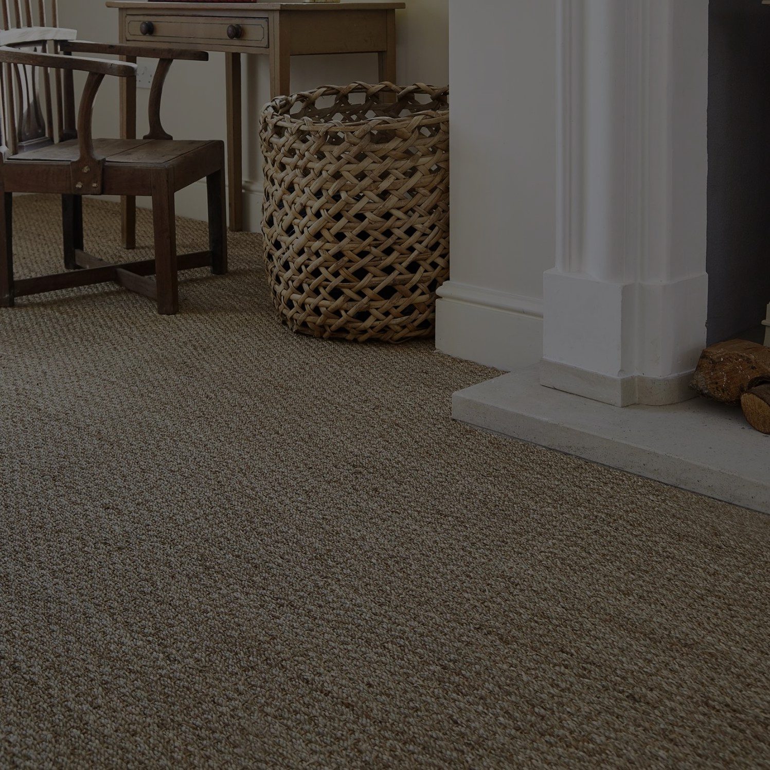 Fibre020-SEAGRASS-PANAMA-NATURAL-with-fireplace-incl-traditional-chair-and-desk-room-shot-scaled-e1613143670802